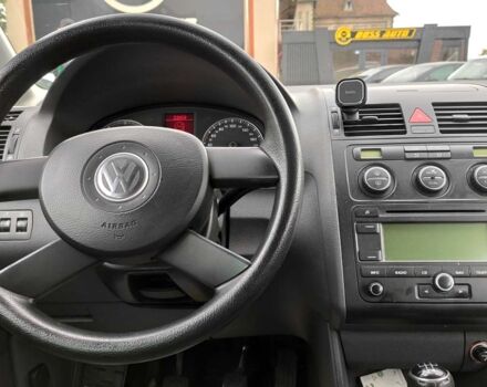Черный Фольксваген Туран, объемом двигателя 1.6 л и пробегом 289 тыс. км за 5800 $, фото 16 на Automoto.ua