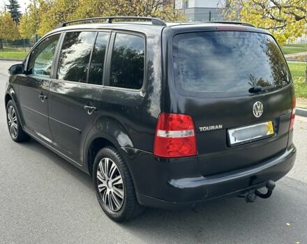 Черный Фольксваген Туран, объемом двигателя 1.9 л и пробегом 290 тыс. км за 3600 $, фото 2 на Automoto.ua