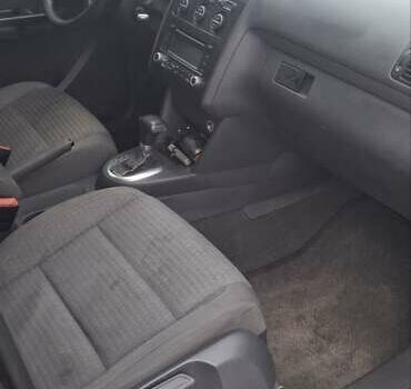 Чорний Фольксваген Туран, об'ємом двигуна 2 л та пробігом 485 тис. км за 4300 $, фото 4 на Automoto.ua