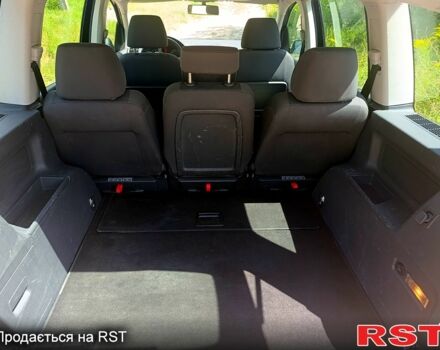 Черный Фольксваген Туран, объемом двигателя 1.6 л и пробегом 223 тыс. км за 5900 $, фото 4 на Automoto.ua