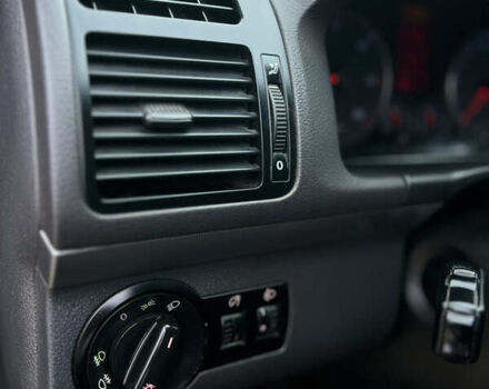 Черный Фольксваген Туран, объемом двигателя 1.9 л и пробегом 285 тыс. км за 6200 $, фото 23 на Automoto.ua