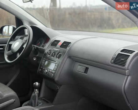 Чорний Фольксваген Туран, об'ємом двигуна 1.6 л та пробігом 220 тис. км за 6200 $, фото 21 на Automoto.ua