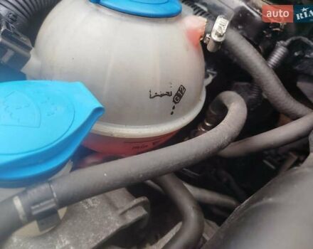 Черный Фольксваген Туран, объемом двигателя 1.6 л и пробегом 225 тыс. км за 6000 $, фото 19 на Automoto.ua