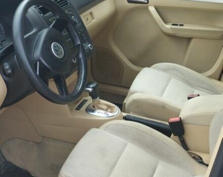 Черный Фольксваген Туран, объемом двигателя 2 л и пробегом 400 тыс. км за 3300 $, фото 3 на Automoto.ua