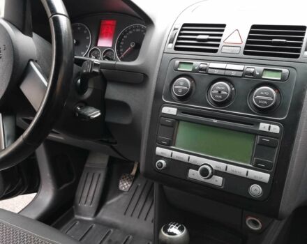 Черный Фольксваген Туран, объемом двигателя 1.4 л и пробегом 239 тыс. км за 5700 $, фото 8 на Automoto.ua