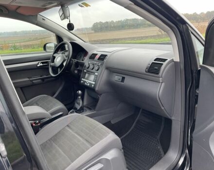 Чорний Фольксваген Туран, об'ємом двигуна 2 л та пробігом 339 тис. км за 6000 $, фото 10 на Automoto.ua