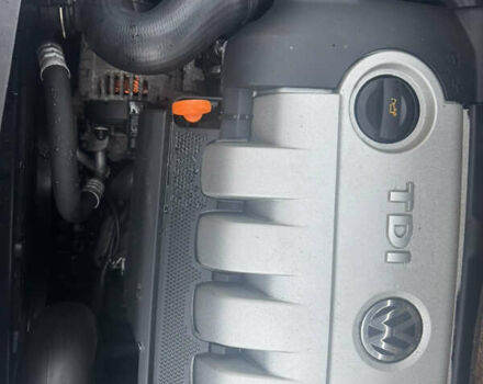 Черный Фольксваген Туран, объемом двигателя 1.9 л и пробегом 246 тыс. км за 7800 $, фото 28 на Automoto.ua