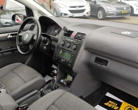 Черный Фольксваген Туран, объемом двигателя 1.6 л и пробегом 289 тыс. км за 5800 $, фото 20 на Automoto.ua