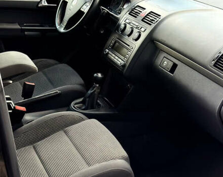 Черный Фольксваген Туран, объемом двигателя 1.6 л и пробегом 190 тыс. км за 6999 $, фото 40 на Automoto.ua