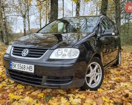 Черный Фольксваген Туран, объемом двигателя 1.39 л и пробегом 278 тыс. км за 5200 $, фото 1 на Automoto.ua