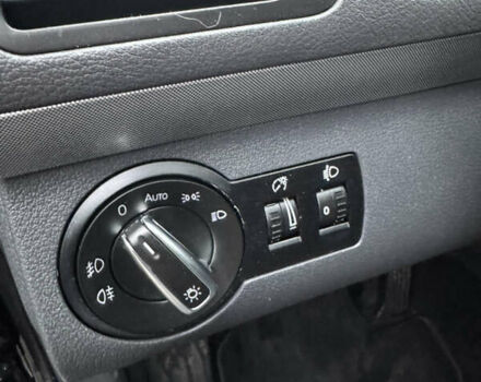 Черный Фольксваген Туран, объемом двигателя 1.9 л и пробегом 246 тыс. км за 7800 $, фото 11 на Automoto.ua