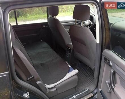 Черный Фольксваген Туран, объемом двигателя 1.6 л и пробегом 240 тыс. км за 5700 $, фото 2 на Automoto.ua