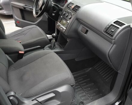 Черный Фольксваген Туран, объемом двигателя 1.4 л и пробегом 239 тыс. км за 5700 $, фото 7 на Automoto.ua