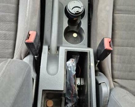 Черный Фольксваген Туран, объемом двигателя 1.39 л и пробегом 278 тыс. км за 5200 $, фото 12 на Automoto.ua