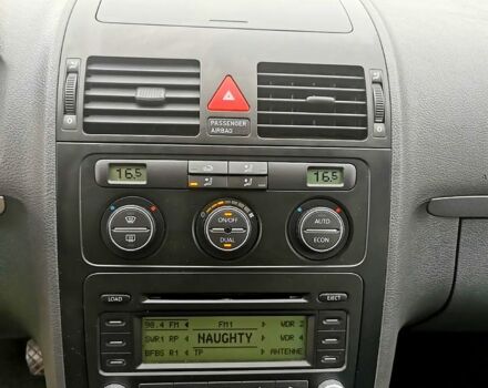 Черный Фольксваген Туран, объемом двигателя 2 л и пробегом 211 тыс. км за 2200 $, фото 6 на Automoto.ua