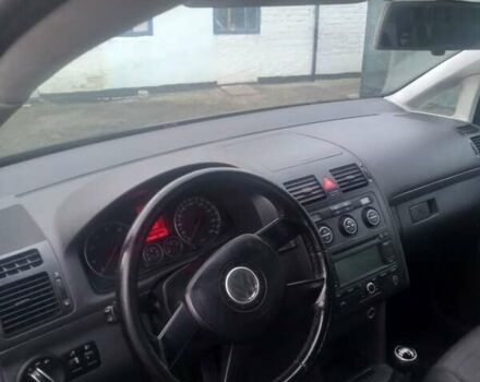 Черный Фольксваген Туран, объемом двигателя 1.6 л и пробегом 280 тыс. км за 5500 $, фото 2 на Automoto.ua