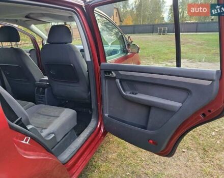 Черный Фольксваген Туран, объемом двигателя 1.6 л и пробегом 261 тыс. км за 4999 $, фото 37 на Automoto.ua