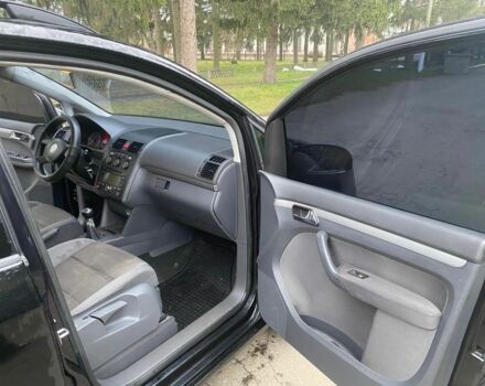 Чорний Фольксваген Туран, об'ємом двигуна 1.9 л та пробігом 290 тис. км за 6500 $, фото 8 на Automoto.ua