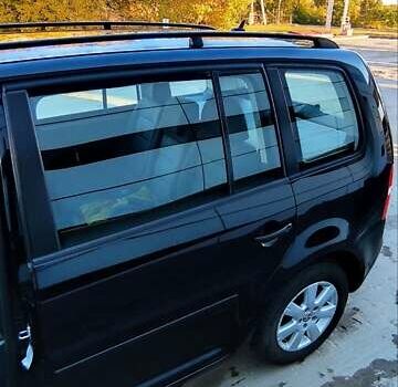 Черный Фольксваген Туран, объемом двигателя 1.6 л и пробегом 197 тыс. км за 5850 $, фото 3 на Automoto.ua