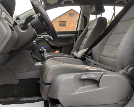 Черный Фольксваген Туран, объемом двигателя 1.6 л и пробегом 289 тыс. км за 5800 $, фото 9 на Automoto.ua