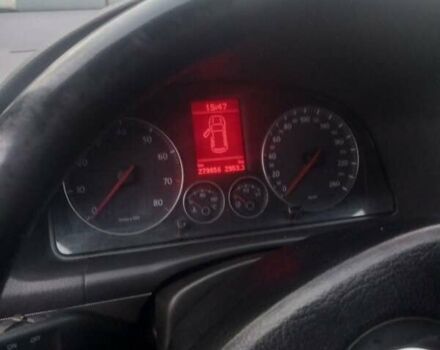 Черный Фольксваген Туран, объемом двигателя 1.6 л и пробегом 280 тыс. км за 5500 $, фото 6 на Automoto.ua