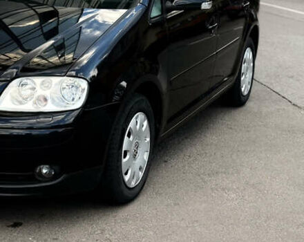 Черный Фольксваген Туран, объемом двигателя 1.6 л и пробегом 190 тыс. км за 6999 $, фото 45 на Automoto.ua