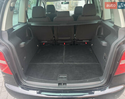 Черный Фольксваген Туран, объемом двигателя 1.9 л и пробегом 246 тыс. км за 7800 $, фото 22 на Automoto.ua