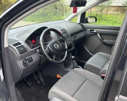 Чорний Фольксваген Туран, об'ємом двигуна 1.6 л та пробігом 207 тис. км за 7000 $, фото 4 на Automoto.ua