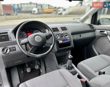 Черный Фольксваген Туран, объемом двигателя 1.6 л и пробегом 249 тыс. км за 5999 $, фото 68 на Automoto.ua