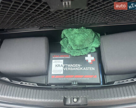 Черный Фольксваген Туран, объемом двигателя 1.9 л и пробегом 246 тыс. км за 7800 $, фото 24 на Automoto.ua