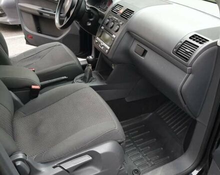 Черный Фольксваген Туран, объемом двигателя 1.39 л и пробегом 239 тыс. км за 5700 $, фото 7 на Automoto.ua