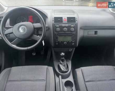 Черный Фольксваген Туран, объемом двигателя 1.9 л и пробегом 246 тыс. км за 7800 $, фото 6 на Automoto.ua