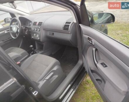 Черный Фольксваген Туран, объемом двигателя 1.6 л и пробегом 225 тыс. км за 6000 $, фото 14 на Automoto.ua