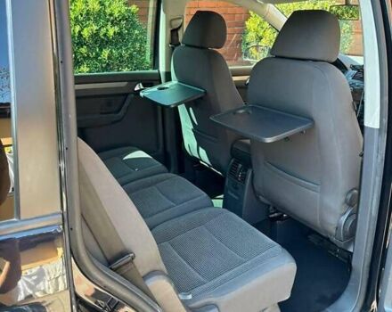 Черный Фольксваген Туран, объемом двигателя 1.97 л и пробегом 300 тыс. км за 5900 $, фото 1 на Automoto.ua