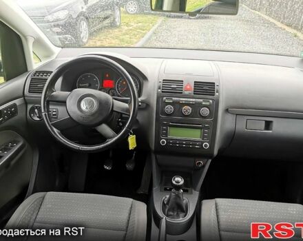 Черный Фольксваген Туран, объемом двигателя 2 л и пробегом 211 тыс. км за 2200 $, фото 4 на Automoto.ua