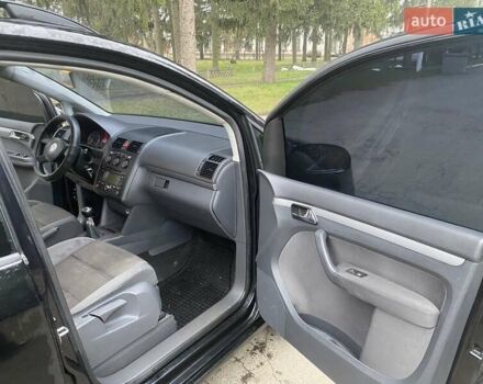 Чорний Фольксваген Туран, об'ємом двигуна 1.9 л та пробігом 390 тис. км за 6500 $, фото 8 на Automoto.ua