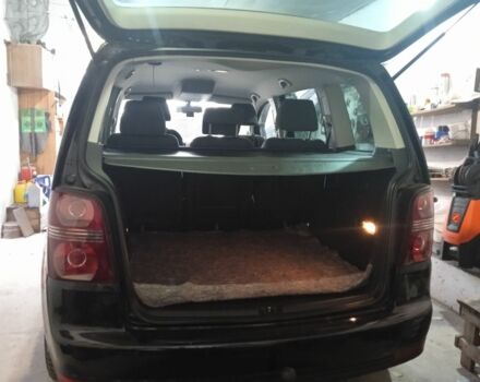 Черный Фольксваген Туран, объемом двигателя 1.4 л и пробегом 218 тыс. км за 6500 $, фото 10 на Automoto.ua