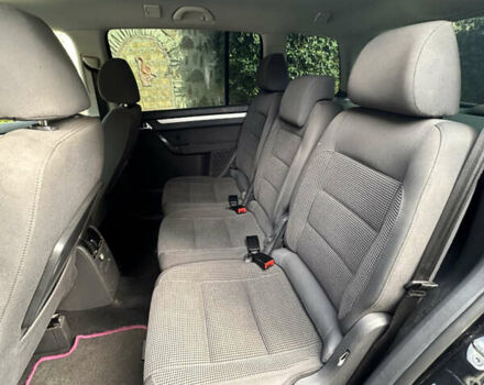 Черный Фольксваген Туран, объемом двигателя 2 л и пробегом 281 тыс. км за 5199 $, фото 11 на Automoto.ua