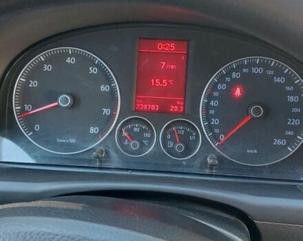 Черный Фольксваген Туран, объемом двигателя 1.6 л и пробегом 238 тыс. км за 5900 $, фото 5 на Automoto.ua