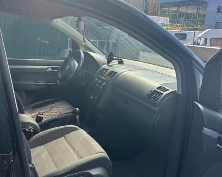 Черный Фольксваген Туран, объемом двигателя 1.6 л и пробегом 268 тыс. км за 5700 $, фото 2 на Automoto.ua