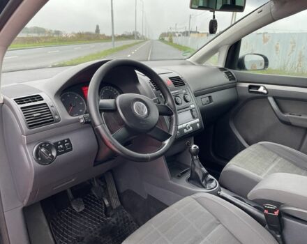 Чорний Фольксваген Туран, об'ємом двигуна 2 л та пробігом 339 тис. км за 6000 $, фото 11 на Automoto.ua