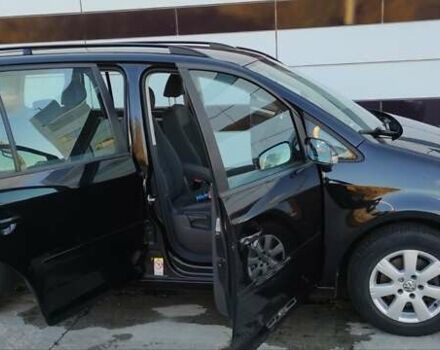 Черный Фольксваген Туран, объемом двигателя 1.6 л и пробегом 197 тыс. км за 5850 $, фото 11 на Automoto.ua