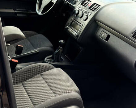 Черный Фольксваген Туран, объемом двигателя 1.6 л и пробегом 190 тыс. км за 6999 $, фото 39 на Automoto.ua