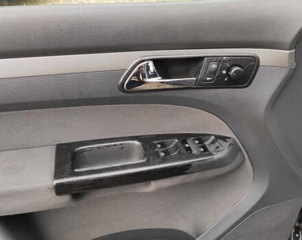 Черный Фольксваген Туран, объемом двигателя 1.6 л и пробегом 289 тыс. км за 5800 $, фото 7 на Automoto.ua