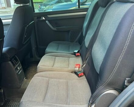 Чорний Фольксваген Туран, об'ємом двигуна 2 л та пробігом 290 тис. км за 5900 $, фото 6 на Automoto.ua