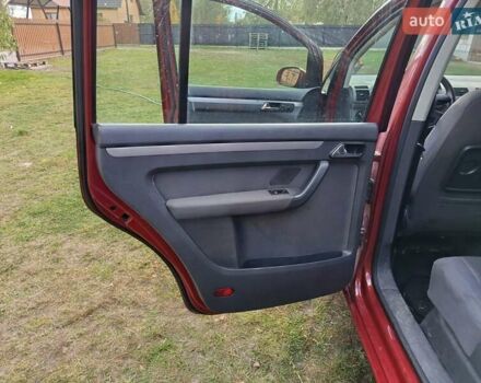 Черный Фольксваген Туран, объемом двигателя 1.6 л и пробегом 261 тыс. км за 4999 $, фото 39 на Automoto.ua