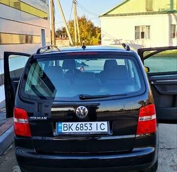 Черный Фольксваген Туран, объемом двигателя 1.6 л и пробегом 197 тыс. км за 5850 $, фото 10 на Automoto.ua