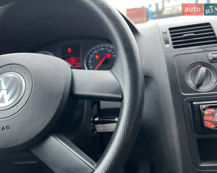 Черный Фольксваген Туран, объемом двигателя 1.6 л и пробегом 249 тыс. км за 5999 $, фото 74 на Automoto.ua