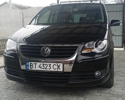 Черный Фольксваген Туран, объемом двигателя 1.4 л и пробегом 218 тыс. км за 6500 $, фото 2 на Automoto.ua