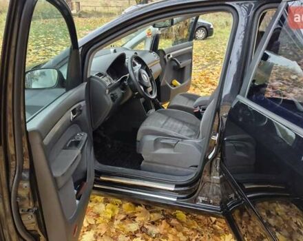 Черный Фольксваген Туран, объемом двигателя 1.39 л и пробегом 278 тыс. км за 5200 $, фото 21 на Automoto.ua